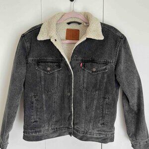 Levis Black Sherpa Lined Jacket — Size Medium